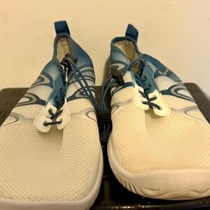 YALOX Water Shoes Men's Women's Swim Shoes (12 Women/10.5 Men).